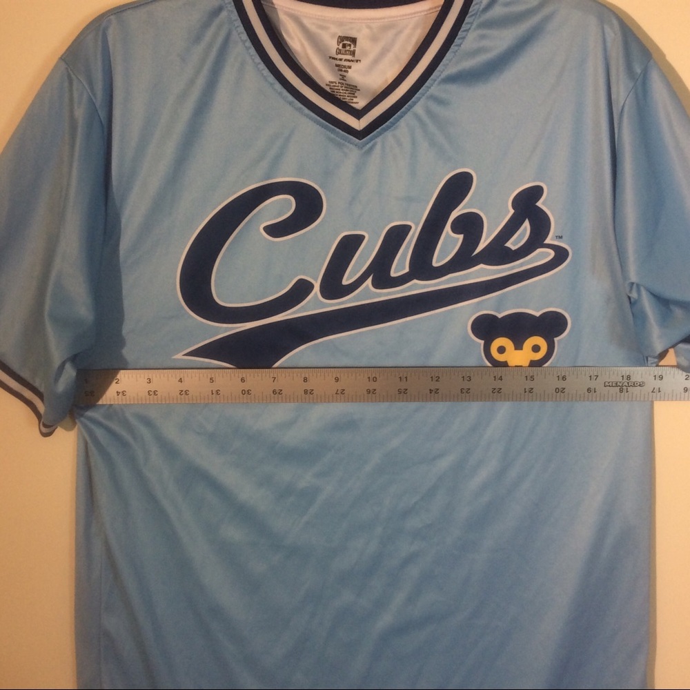 Cooperstown Collection Chicago Cubs MLB Baseball Blue V-neck Short Sleeve Shirt - Picture 2 of 6